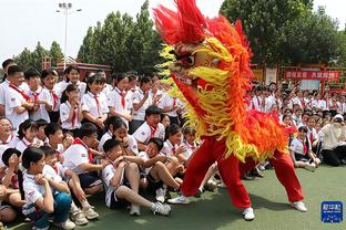 机器人程序启动？小卡赛前投篮热身一个不丢⛹️♂️